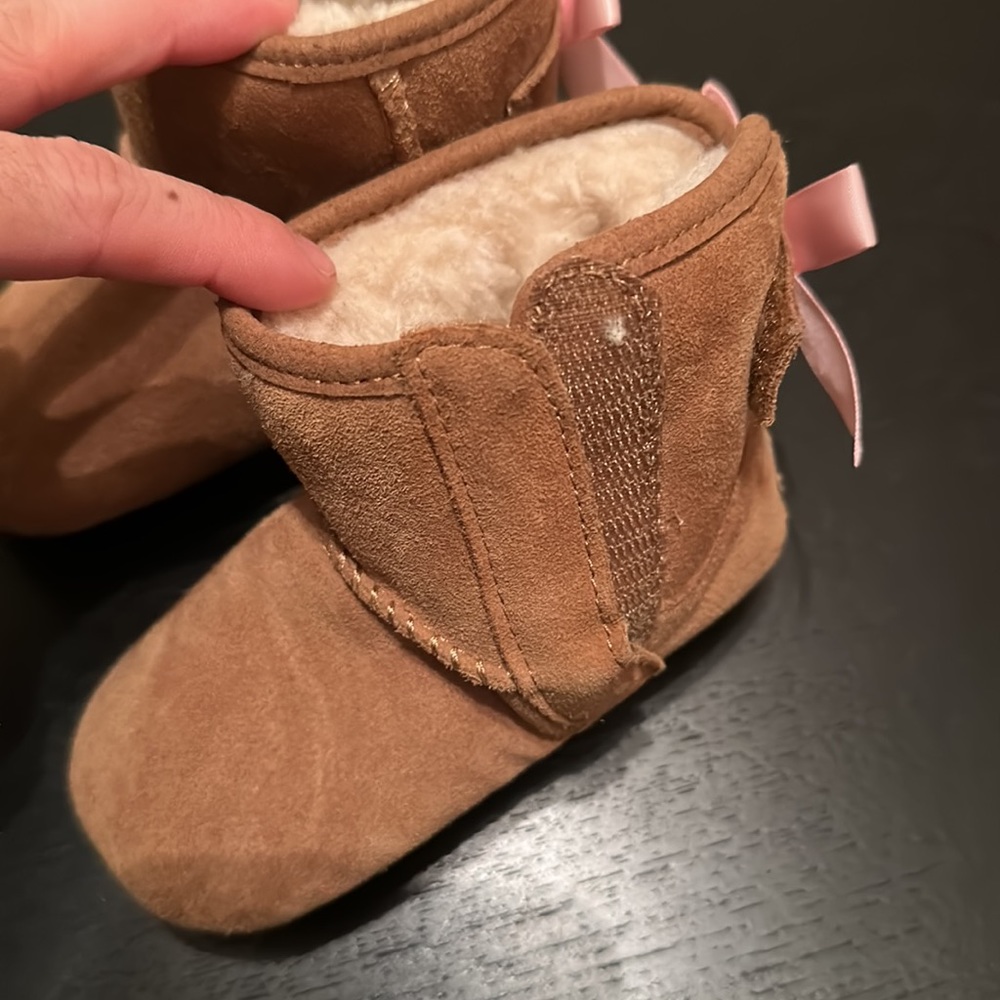 Infant Jesse Bow Uggs size 4/5